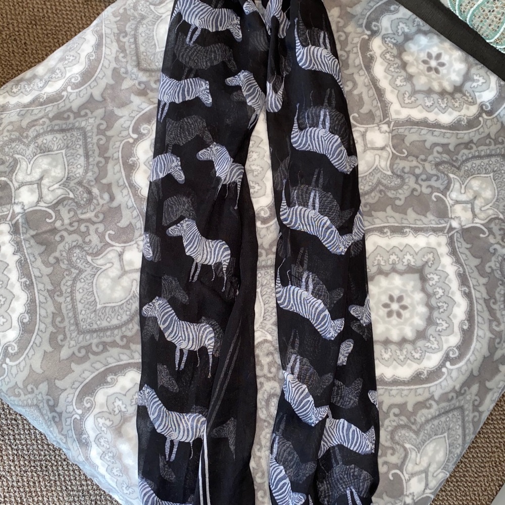 Zebra Scarf - Picture 2 of 2